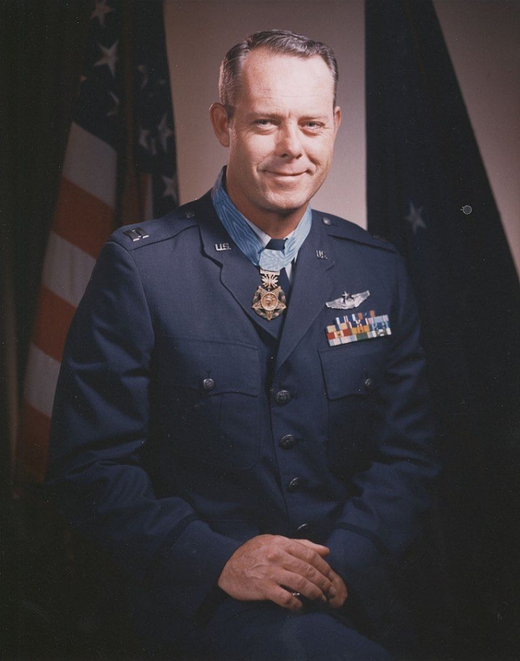 Picture of LTC Young in dress uniform with Medal of Honor